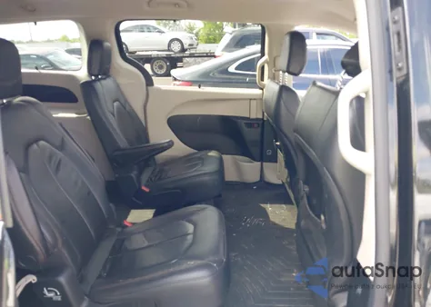 2017 Chrysler Pacifica Touring-L z USA, uszkodzony, nr VIN 2C4RC1BG0HR762552